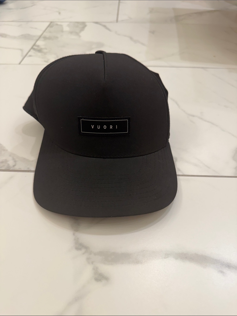 Vuori baseball hat in black
